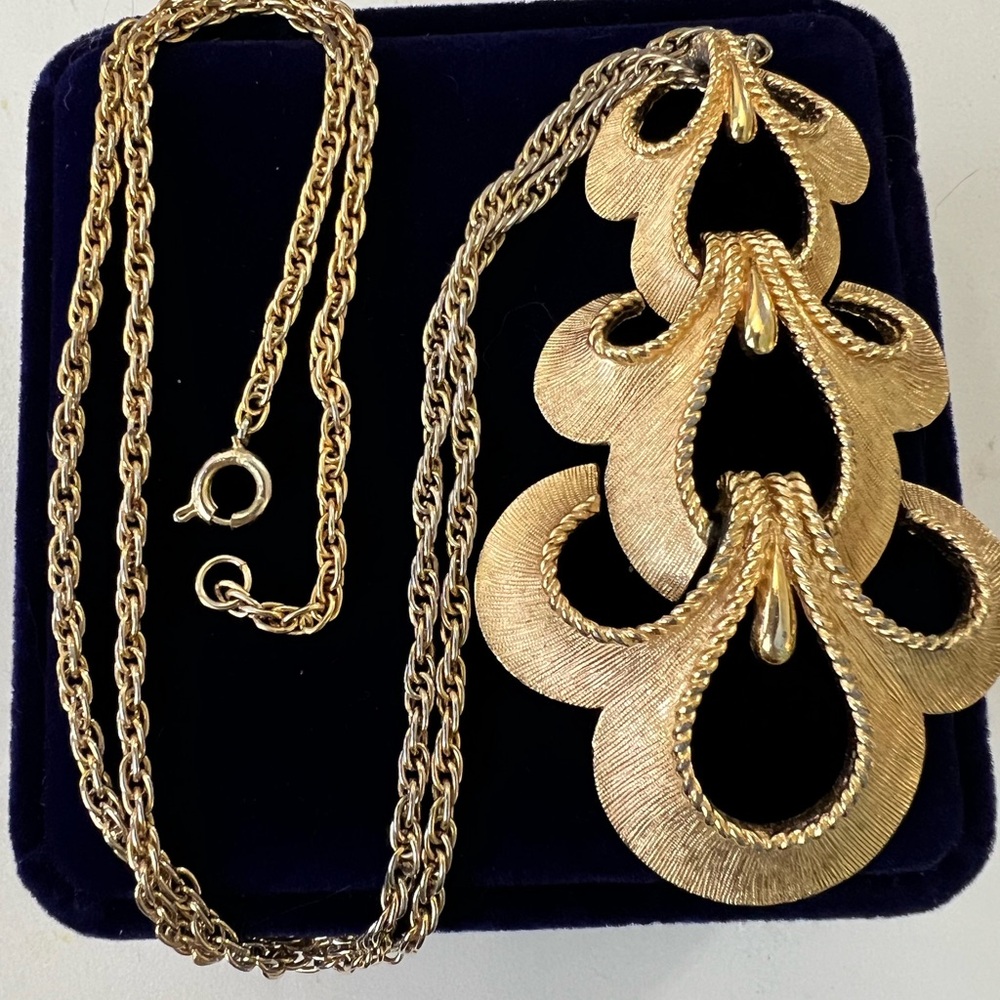 Vintage Trudeau scroll pendant necklace. Large! Mid century MCM art deco